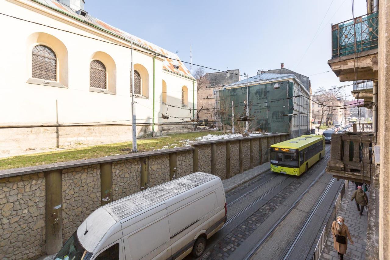 Квартира Студія Біля Оперного Театру По Вулиці Гонти 4-3А Lviv Exteriör bild