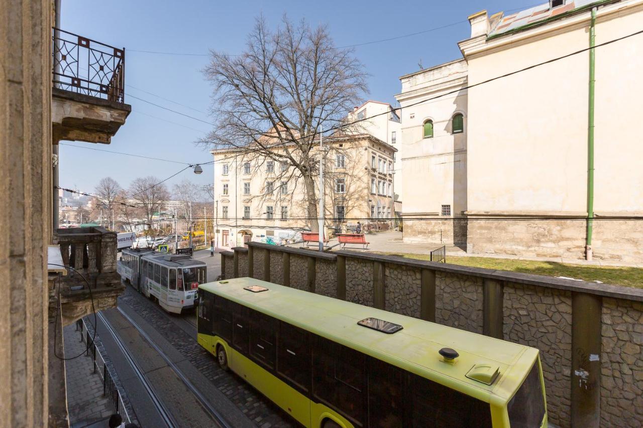 Квартира Студія Біля Оперного Театру По Вулиці Гонти 4-3А Lviv Exteriör bild