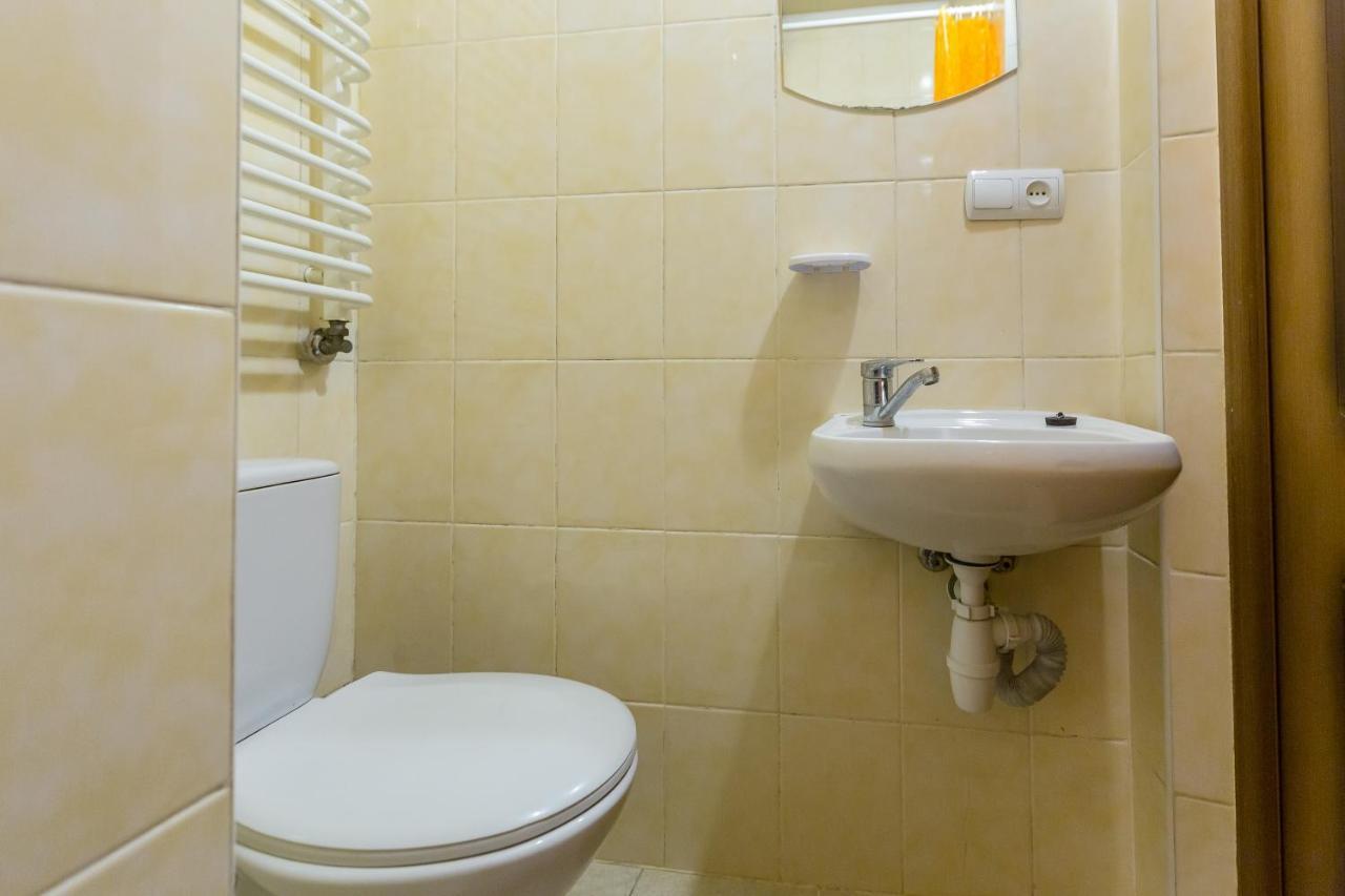 Квартира Студія Біля Оперного Театру По Вулиці Гонти 4-3А Lviv Exteriör bild